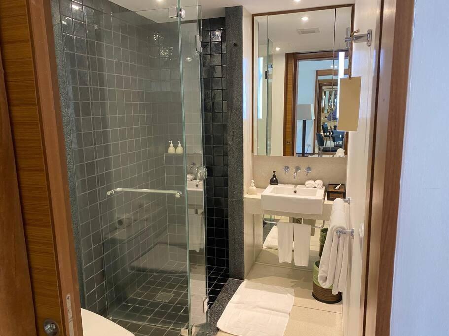 Beachfront 2 Bedroom Luxury Condo Chava Surin ภายนอก รูปภาพ