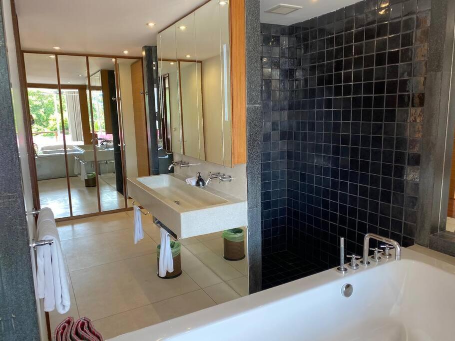 Beachfront 2 Bedroom Luxury Condo Chava Surin ภายนอก รูปภาพ