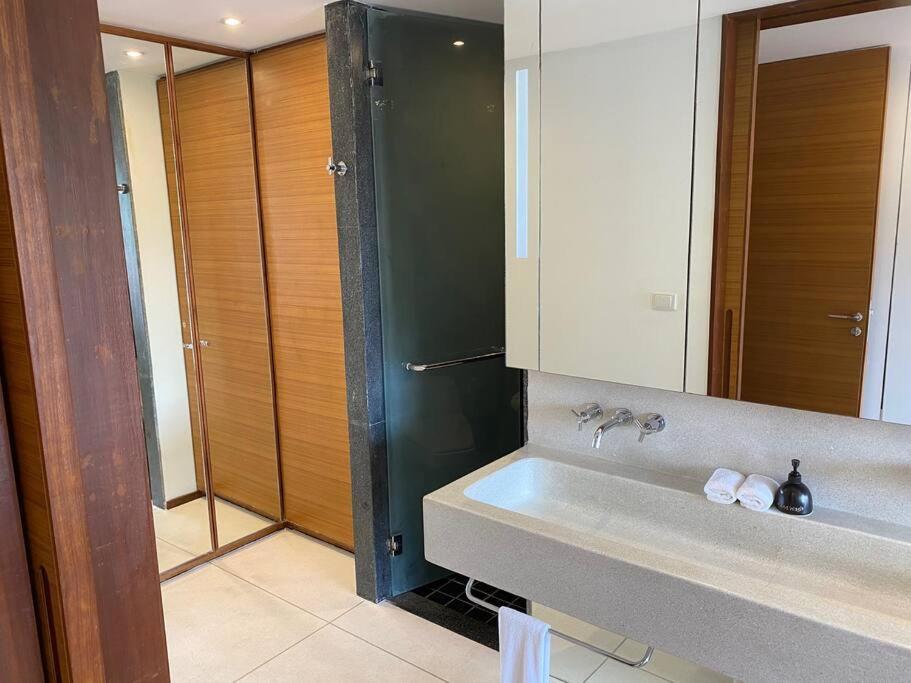 Beachfront 2 Bedroom Luxury Condo Chava Surin ภายนอก รูปภาพ